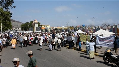 بعد عقود من المعاناة.. صرف المستحقات المالية للموظفين المبعدين قسرا بمحافظات الجنوب 