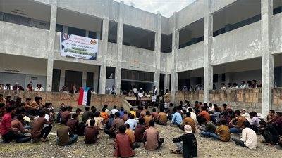 ثانوية خالد بن الوليد بيافع رصُد تحتفل بتكريم طلابها الأوائل 