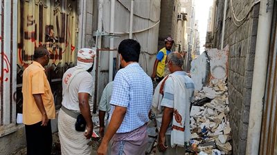 وحدة حماية الأراضي تزيل بناء عشوائيا في الشيخ عثمان بعدن