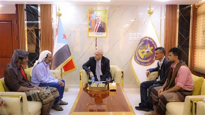 الكثيري يلتقي والد البطل الصمدي ويثمن تضحيات الشهداء في سبيل استعادة الجنوب