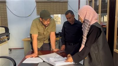 وكيل العاصمة عدن السقاف يتفقد سير العمل في مكتب الصناعة والتجارة 