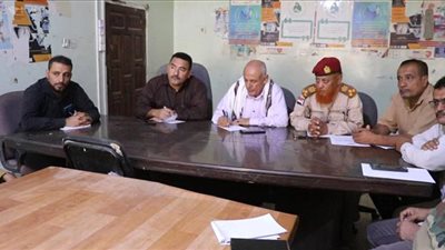 العميد مهدي يناقش الأوضاع الصحية للجرحى العسكريين بالضالع 