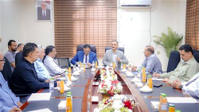 محافظ عدن ومصلحة الجمارك يبحثان التسهيلات اللازمة للموردين وسُبل تطوير عمل الأنظمة الآلية 
