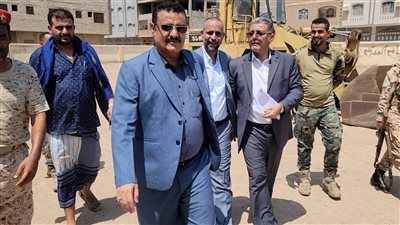 عدن.. وزير العدل يضع حجر الأساس لبناء محكمة المنصورة الابتدائية 