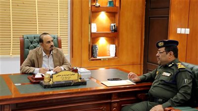 المحافظ بن ماضي يطلع على برامج التحديث بكلية الشرطة بحضرموت
