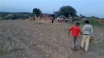 مليشيا الحوثي تستهدف بقذائف الدبابات الأعيان المدنية في منطقة حجر الضالع 