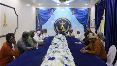 رئيس تنفيذية انتقالي حضرموت يلتقي عدد من مشائخ وأعيان المحافظة