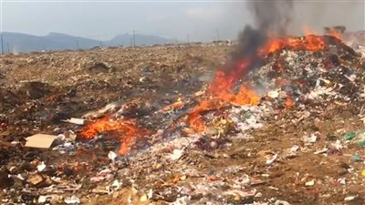 نيابة الصناعة والتجارة تتلف مواد غذائية تعرضت لسوء التخزين