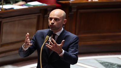 فرنسا تؤكد ضرورة الحوار مع روسيا وتقول إن قوات كييف وضعها صعب على خط الجبهة