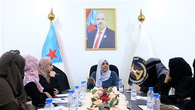 هيئة المرأة تشدد على ضرورة تعزيز دور المرأة في محافظة المهرة