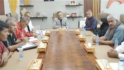 تقرير.. المحافظ لملس وقضية المعلّمين.. جهود دؤوبة لضمان عدم توقف العملية التعليمية