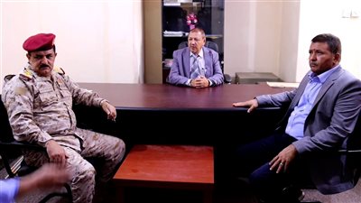 قيادة السلطة القضائية ووزير الدفاع يتفقدان محكمة ونيابة المنطقة العسكرية الرابعة