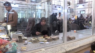 تقرير.. العملة المحلية تواصل الهرولة والحكومة تغض الطرف عن الكارثة 