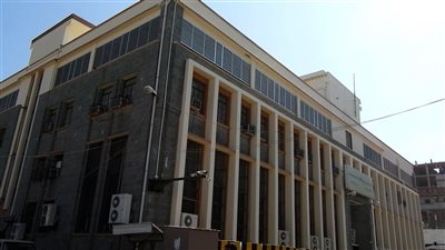 البنك المركزي يطالب الرئاسي والحكومة بمعالجة ملفي المرتبات والخدمات