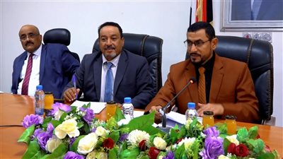 تنفيذي شبوة يشدد على معالجة قضايا المغتربين والمياه والمرتبات