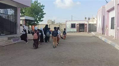 بين الترقب وخيبة الأمل.. معلمو لحج يواجهون فوضى في صرف رواتب أكتوبر