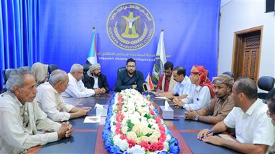 فريق التواصل وتعزيز الوعي السياسي يلتقي أهالي شهداء الحراك السلمي بوادي وصحراء حضرموت