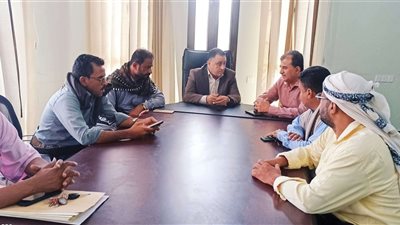 انتقالي أبين يناقش مع السلطة المحلية الأوضاع الخدمية والأمنية بالمحافظة