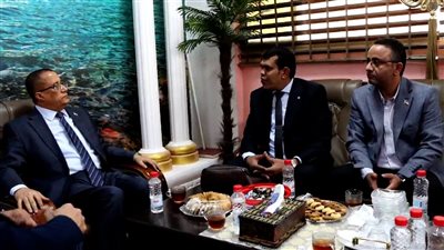 الخُبجي يتفقد كلية طب الأسنان بجامعة عدن ويؤكد على أهمية دعم التعليم الطبي