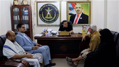 رئيس انتقالي لحج يطلع على مستوى الانضباط الوظيفي بالمحافظة 