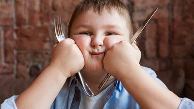 كيف نحمي أولادنا من السمنة عند الأطفال