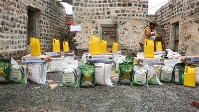 هيئة الإغاثة تدشن توزيع السلال الغذائية إلى أبناء جزيرة ميون 