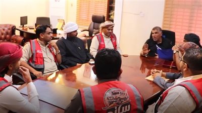 شرطة ساحل حضرموت تكرّم قائد فريق الإنقاذ المتطوعين بالمكلا