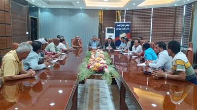 أمين محلي عدن يترأس اجتماعًا لمعالجة الإشكاليات الخدمية في خور مكسر