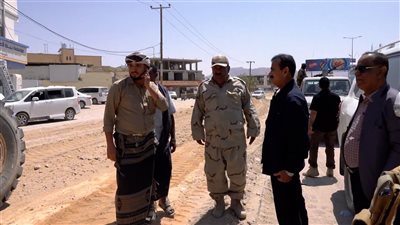 محافظ شبوة يدشن توسعة شارع الشهيد سالم قطن بمدينة عتق