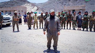 العميد الوالي يتفقد قوات الحزام الأمني في أبين ويشيد بتضحياتها البطولية