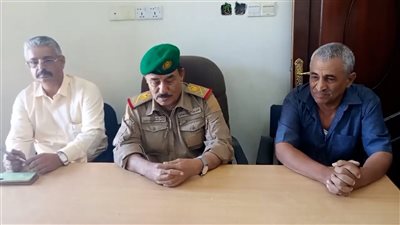 محافظ الضالع يتفقد مكتب التربية بالمحافظة ويقدم دعمًا ماديًا 