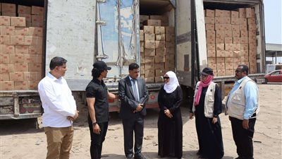 بتوجيهات الرئيس الزُبيدي.. توزيع محاليل وريدية للمراكز الطبية في عموم الجنوب