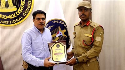 انتقالي حضرموت يحتفي بخريجي الكلية العسكرية ويكرم أوائل الدفعة 