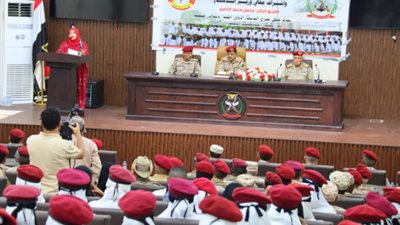 وزير الدفاع يشهد في العاصمة عدن حفل تخرج الدفعة الأولى أطباء جامعيين