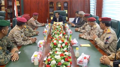 محافظ المهرة يبحث مع قائد المنطقة الثانية مستجدات الأوضاع الأمنية