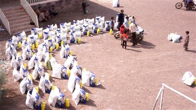 جمعية شكع تدعم عشرات الأسر الفقيرة بسلال غذائية