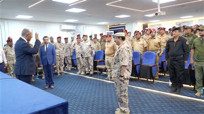 تقرير.. تحركات الرئيس الزُبيدي العسكرية.. رؤية استراتيجية متكاملة للأمن والدفاع في الجنوب