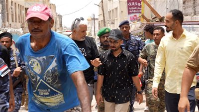 إغلاق 6 محلات مخالفة وضبط أسعار المواد الغذائية في صيرة بالعاصمة عدن