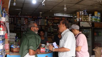 تقرير.. جهود مشتركة لضبط أسعار السلع في عدن بعد تحسن قيمة العملة