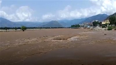 مصرع وإصابة ألف شخص في فيضانات باكستان