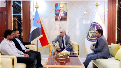 الكثيري يطّلع على أنشطة وبرامج مركز مداد حضرموت للأبحاث والدراسات الاستراتيجية