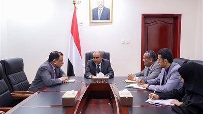 رئيس الوزراء يطلع على إجراءات الرقابة على أسعار الأسماك والمنتجات الزراعية