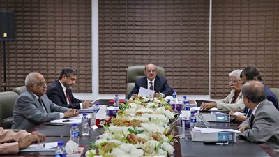 البنك المركزي بعدن يستعرض تطورات الأوضاع المالية والنقدية والاقتصادية 