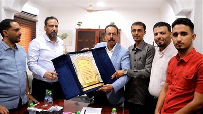 رئيس صندوق صيانة الطرق يكرم مبادرة تأهيل طريق أبين الدولي ويؤكد استمرار الدعم