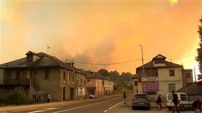 إسبانيا تكافح 14 حريقاً كبيرا وتستنجد بالاتحاد الأوروبي