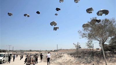   الإمارات تنفذ الإنزال الجوي الـ 76 للمساعدات في غزة