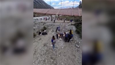 مصرع 5 أشخاص وإصابة 24 آخرين في انهيار جسر معلّق بالصين