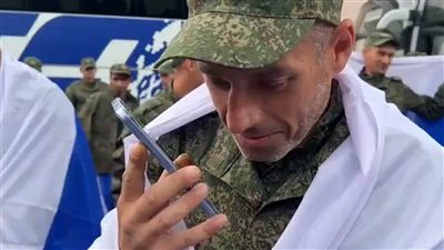 وساطة إماراتية جديدة تنجح بإطلاق 292 أسيراً روسياً وأوكرانياً