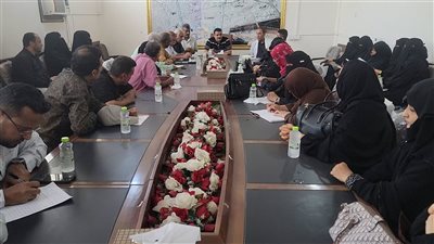 مدير عام المنصورة يشدد على خفض رسوم المدارس الأهلية والتعامل بالعملة المحلية