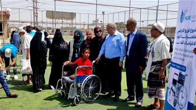 صندوق رعاية المعاقين يوزع 740 كرسيًا متحركًا وأدوات مساندة
